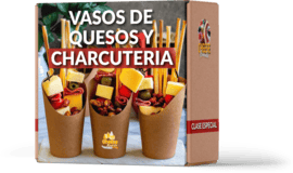 Vasos de quesos y charcutería